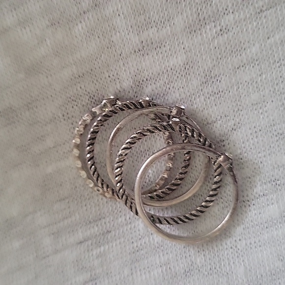 Banana Republic vintage 5-stack ring in sterling silver. - Picture 4 of 4